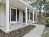 Charming Family Friendly 3-bedroom House in Fabulous Pensacola Hotels in Ferry Pass