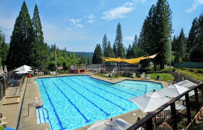 Blue Lake Springs Cabin Near Lake: Hot Tub, Fire Pit, Outdoor Shower, Pets, BBQ