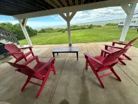 Beautiful Ocean Front House with Private Beach, Hot Tub and Spectacular Sunsets Ξενοδοχεία στην πόλη Fairhaven