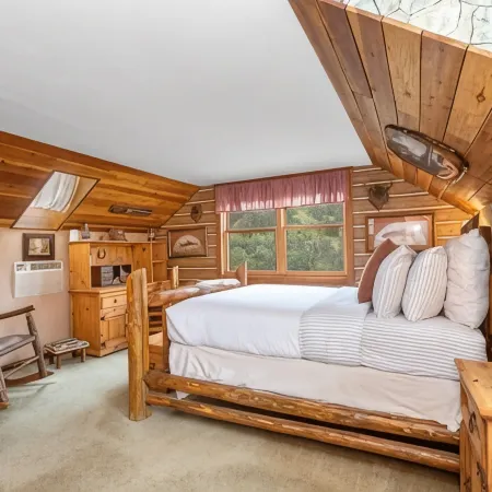 No Cleaning Fee ~ Awesome Views~8Beds~Near Restaurants & Sequoia Park