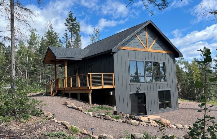 Forest Bathing. Lake Superior Views. Charming 1 bedroom apartment/suite.
