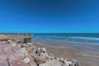 Charming updated Surfside home with firepit - only 2 min walk to the beach! - 무료 와이파이