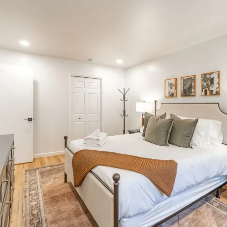 Designer Living Pet-Friendly Unr 2Bd 1BA