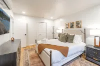 Designer Living Pet-Friendly UNR 2BR 1BATH