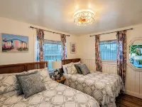 Waterfront Oasis with Boat Lift & Hot Tub in Bokeelia Hotels in Bokeelia