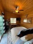 Gated Luxury Queen Bed Cottage Sleeps 2 Air Conditioning Kitchenette EV Charger - Chalets