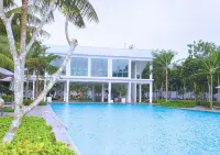 #CS8, Spacious Cybersquare Ensuite with Pool View - Family