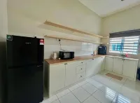 PoloStay Landed House 4 Room for 10 pax