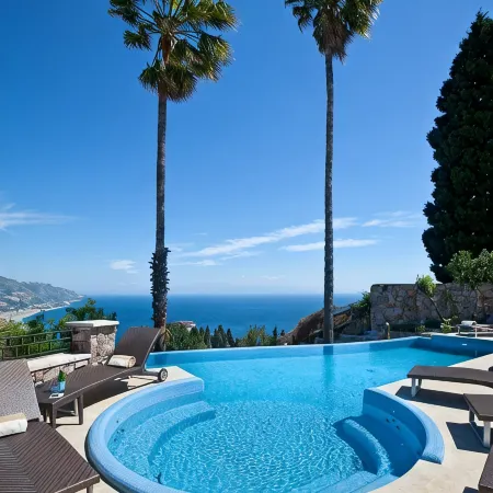 The Ashbee Hotel