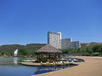 Chengjiang Fuxian Lake Lanhai Resort Hotel (Moon Bay Wetland Park)