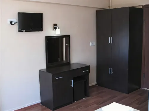 City Guest House and Family Restaurant - Homestays