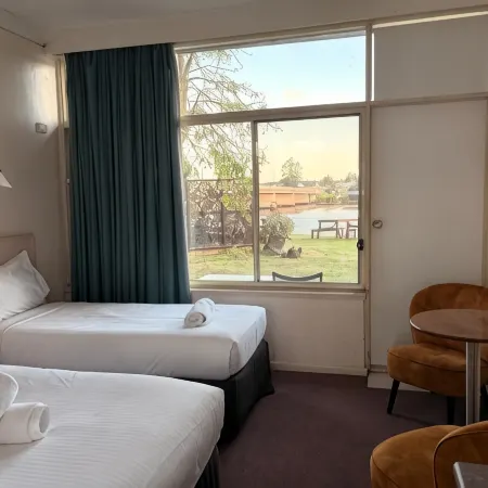 Moruya Waterfront Hotel Motel