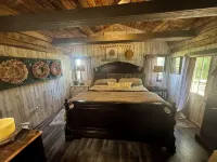 Charming pet friendly 2-bedroom cabin in lovely Monroe with WiFi, AC - 3-Star
