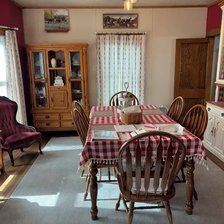 Vintage Farmhouse with Parking right in the City! Family Friendly, Fenced Yard.