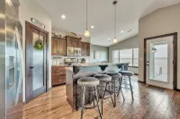 Simply Stunning Bridges Bay Retreat Cabin Accommodates 11 - Wi-Fi
