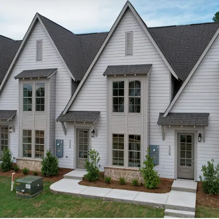 9-Min to Auburn University - Beautiful NEW Townhome Sleeps 9 + Garage