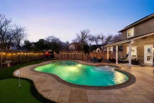Pool+HotTub+Firepit+Grill+Billiards+MiniGolf+PS4