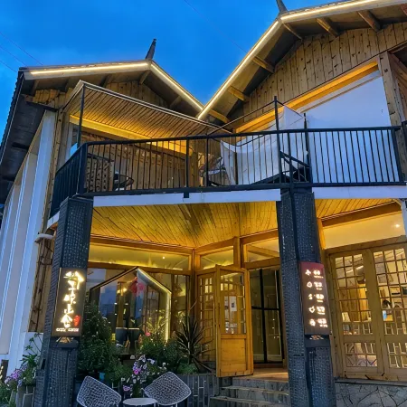 Lugu Huzi yueshanshe Inn