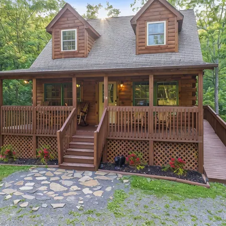 Creekside Cabin Retreat - Hot Tub, Treehouse, Fire Pit, Near Lost River WV