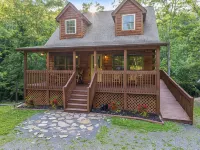 Creekside Cabin Retreat - Hot Tub, Treehouse, Fire Pit, Near Lost River WV