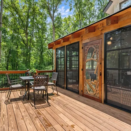 NEW Charming family friendly 3-bedroom cabin on serene Lake Keowee with Dock