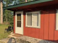 Charming Motel in Lovells 3 Bedroom 3 bath Full Kitchen feet away  AuSable River - Chalets