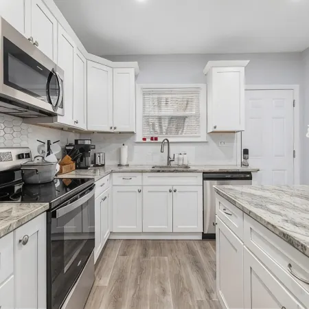 Spacious & Stylish 5 -Bed 2 Bath House in Charming Providence, a Block from PC