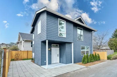 Brand New 2-bedroom 2-bathroom house with WiFi, AC in delightful Seattle Hotels in Rainier Valley