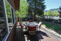 Historic 2.5-bedroom cabin w/sleeping porch - Chalets