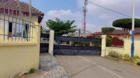 Charming 3-bedroom building with AC and WiFi in welcoming ACP Kwabenya Estate - บังกะโล