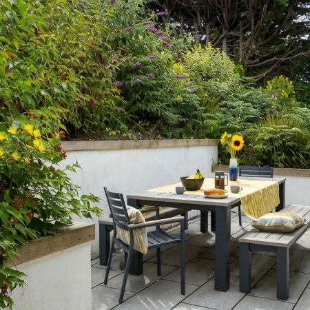 Stylish 4 bed house walking distance to beaches