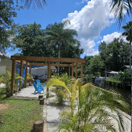 Enjoy Pool, Billiards, Sauna, Access to the Lake