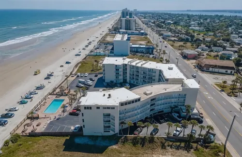 Cozy new Daytona Beach studio with pool access,sunset and ocean views. - Condos