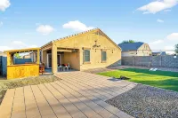 Tropical Desert Oasis. New built! Family friendly. Grill,Tiki bar&Mountain view.