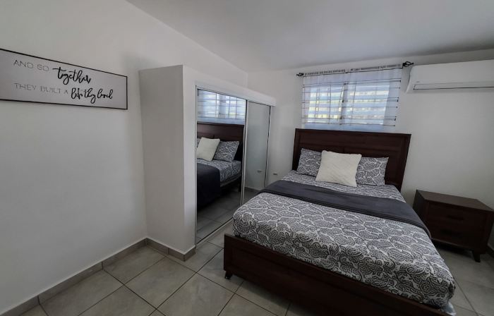 Aguadilla Sunrise Apt,solar powered, 8 minute walk to beach Free Wi-Fi & Parking
