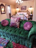 STYLISH CABIN WITH HOT TUB IN A SMALL TOWN. STAY AMONG THE PINE TREES! EAST TX