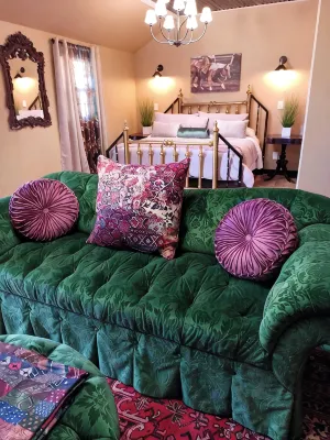 STYLISH CABIN WITH HOT TUB IN A SMALL TOWN. STAY AMONG THE PINE TREES! EAST TX - Homestays