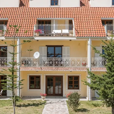Albouro Seafront Apartments