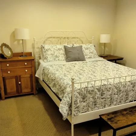 Large but cozy apartment, in a private setting. Walking distance to town.