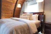 Rustic Cabin with glamour. Private, mature trees & close to provincial park - 3-stjärniga