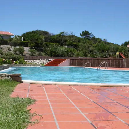 Apartment With Shared Pool, landscaped gardens, Wi-fi