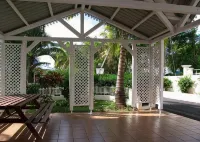 Flic En Flac: Spacious Villa in a Tranquil Environment - Close to Amenities - 2-Star