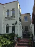 Stunning Mediterranean Monument Avenue flat in the heart of RVA's Fan District - キッチン