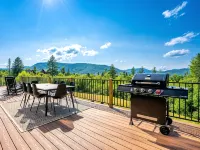 New Mtn View Cabin with Hot Tub and Games Hotels in Bethel