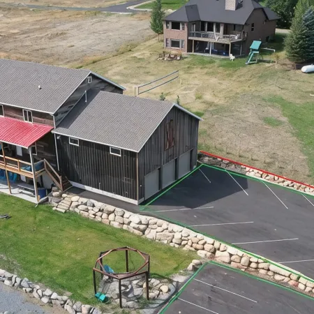 10Bedroom 6 bath Lakeview Retreat with Year-Round Hot Tub & Unique Entertainment