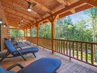 Secluded 6-bedroom Log Cabin Nestled in the Pines Hôtels à : Marion Township