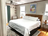 Spacious Loft on Middle Lane in Historic Downtown Beaufort - Homestays