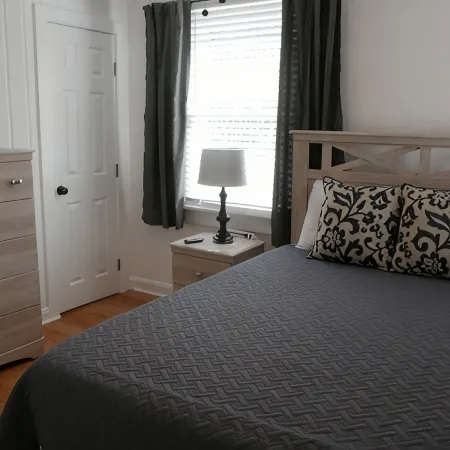 C8, Perfect location, historic downtown, balcony,  near beaches, FREE parking!