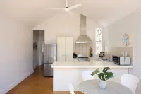 Inner-city Cottage - Designer Furnishings - บังกะโล