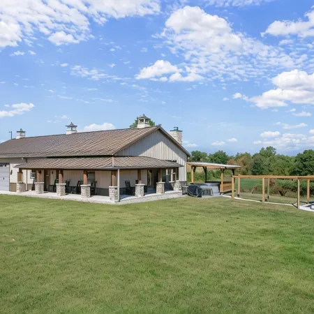Barn! Golf Sim/Theater, Bunk Slide, Mini Golf, Hot Tub, Saloon Bar, Firepit!